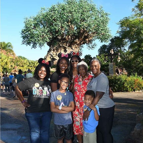 Meet your Posher, Angela - Picture 2 of 4